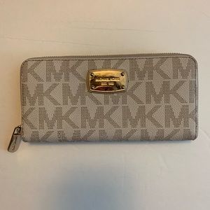 Michael Kors Continental Wallet
